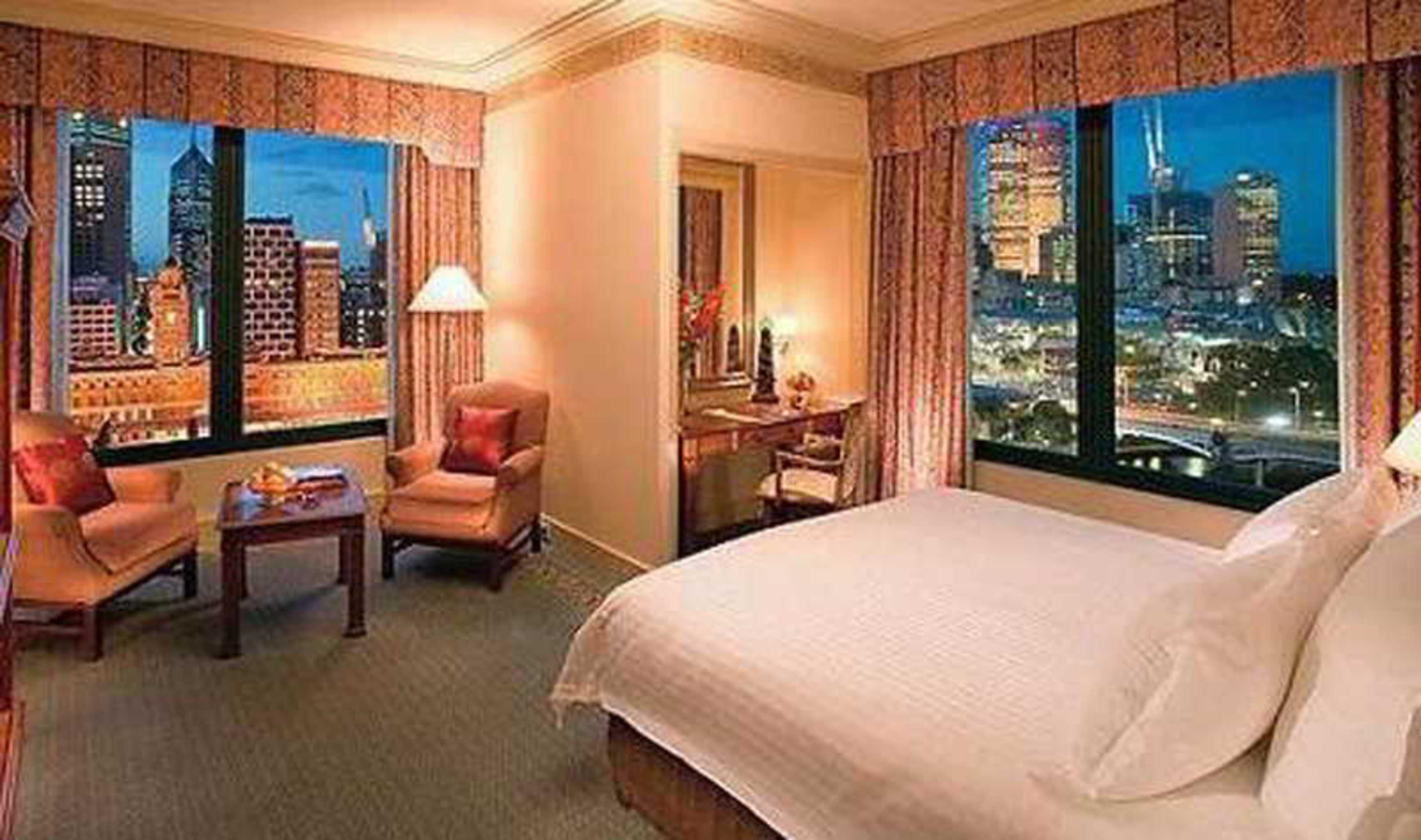 墨尔本朗廷酒店 客房 照片 A guest room at the Four Seasons Hotel