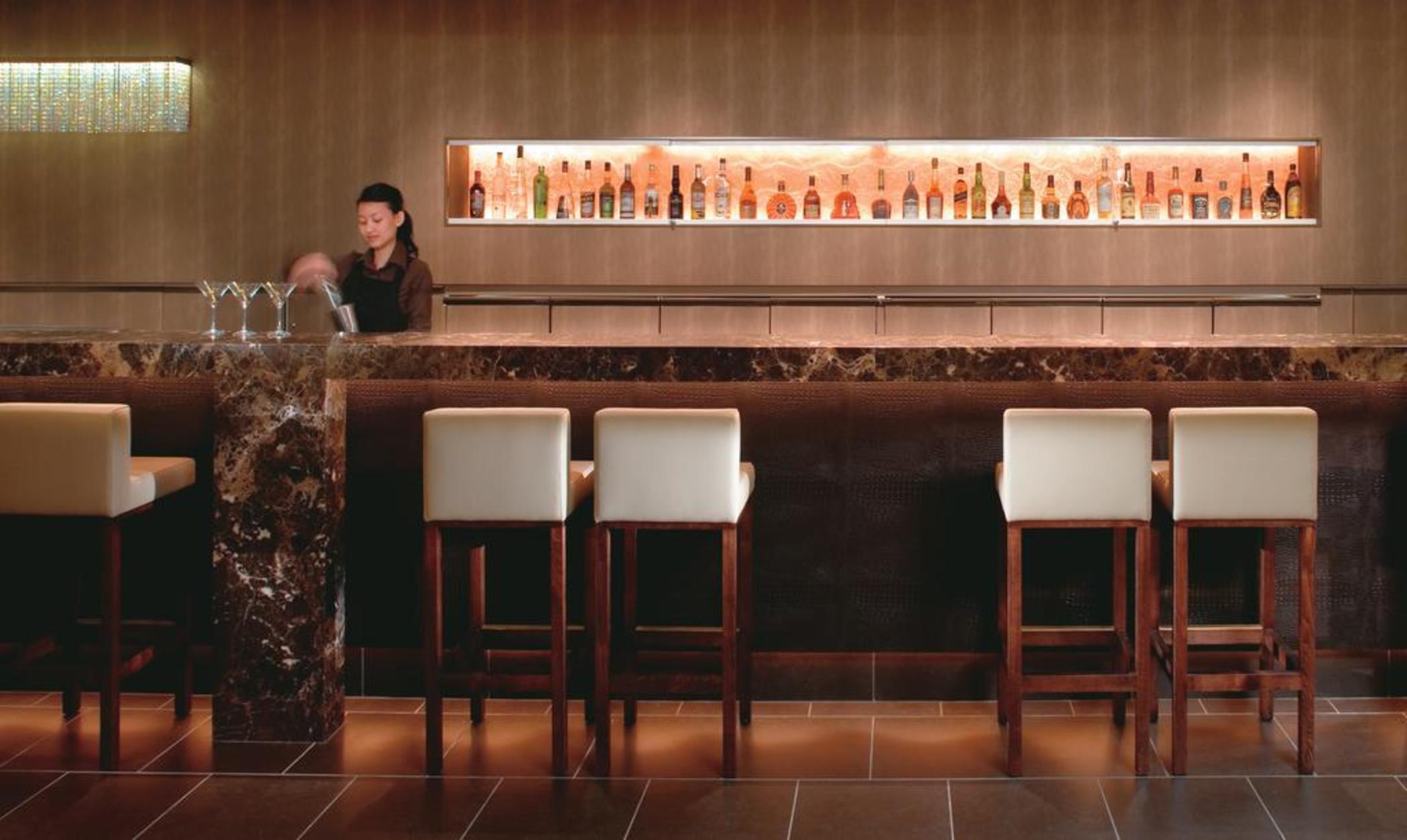 墨尔本朗廷酒店 外观 照片 The bar at the lounge