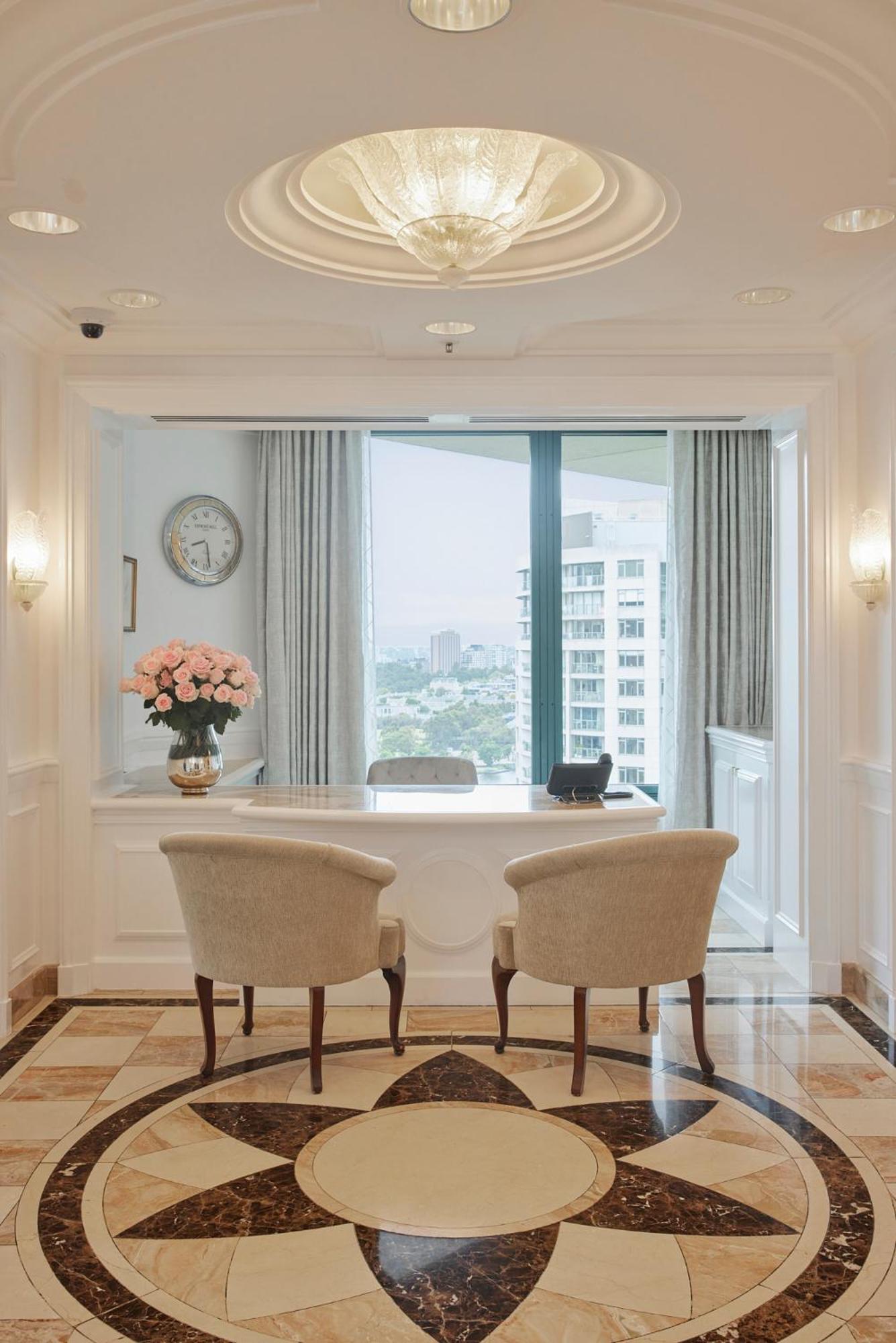 墨尔本朗廷酒店 外观 照片 A view of the reception area at the Mandarin Oriental, Kuala Lumpur