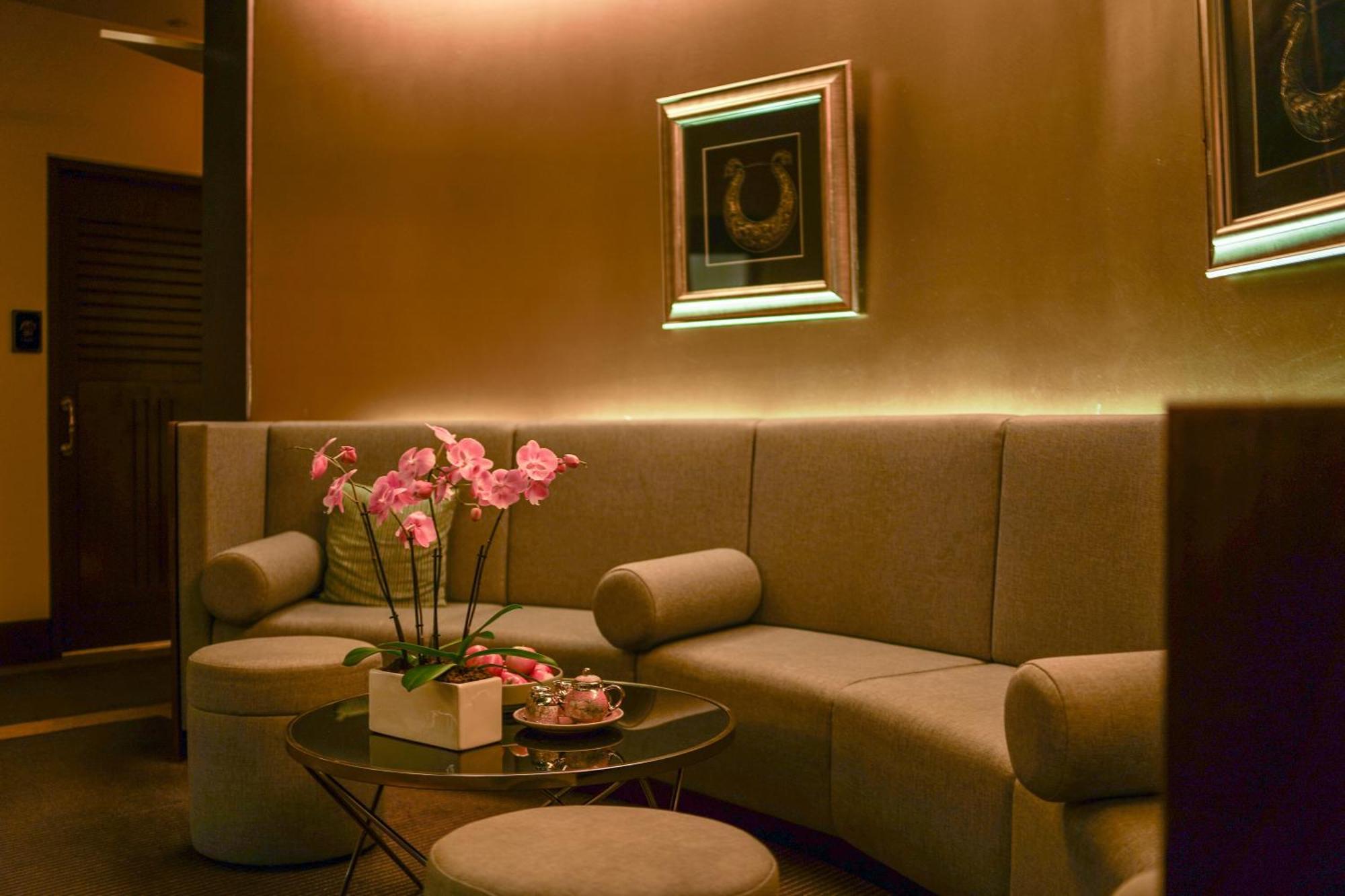 墨尔本朗廷酒店 外观 照片 A lounge at the airport